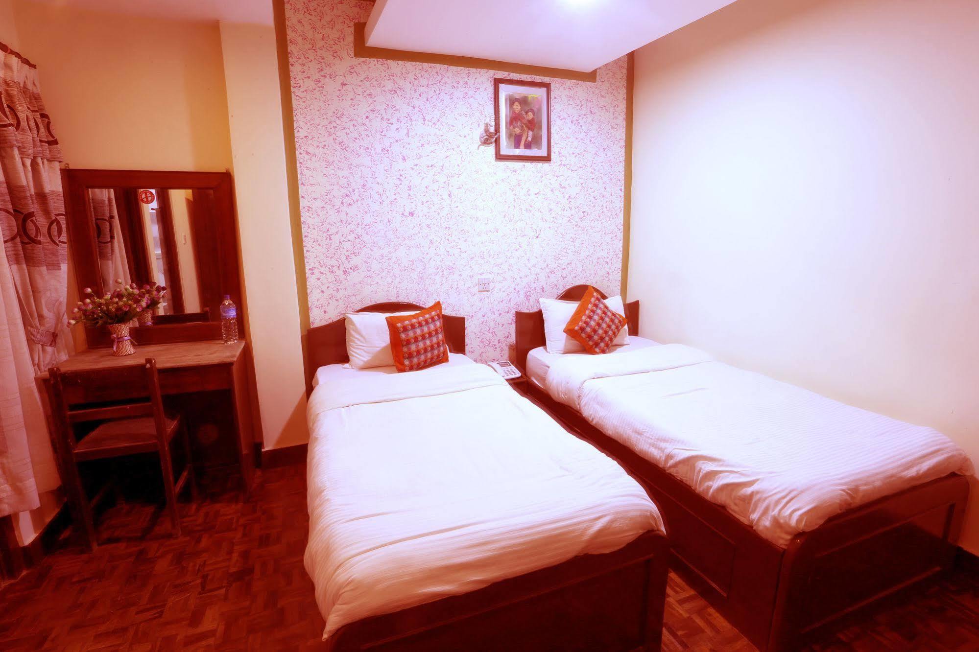 Oyo 153 Aster Hotel Nepal カトマンズ エクステリア 写真