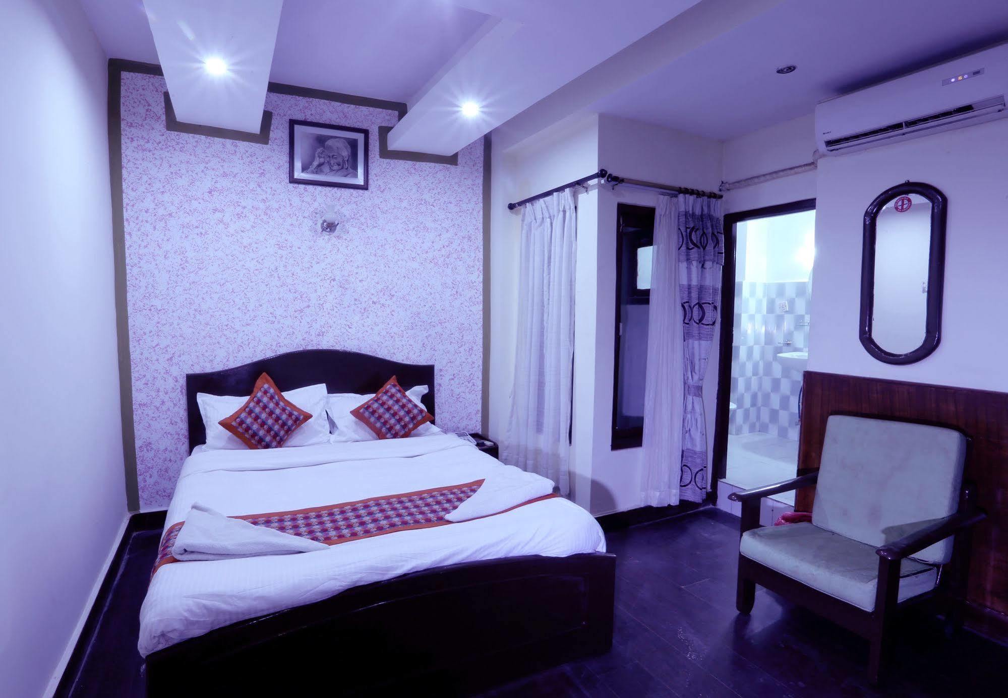 Oyo 153 Aster Hotel Nepal カトマンズ エクステリア 写真