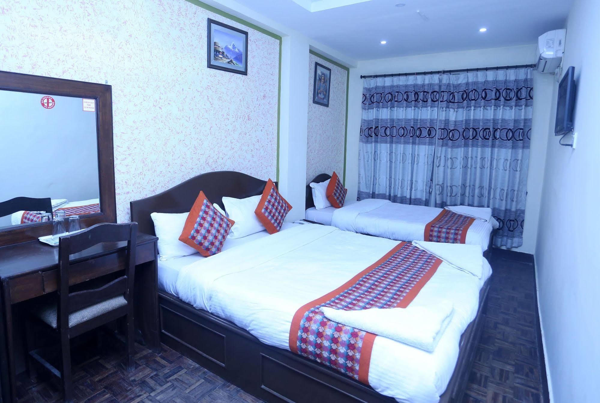Oyo 153 Aster Hotel Nepal カトマンズ エクステリア 写真