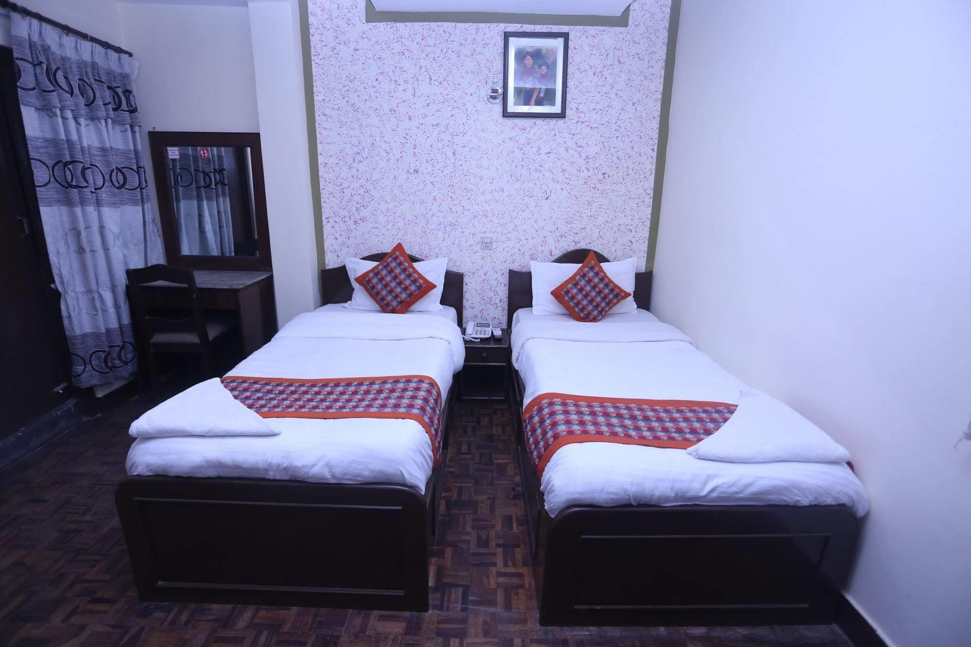 Oyo 153 Aster Hotel Nepal カトマンズ エクステリア 写真