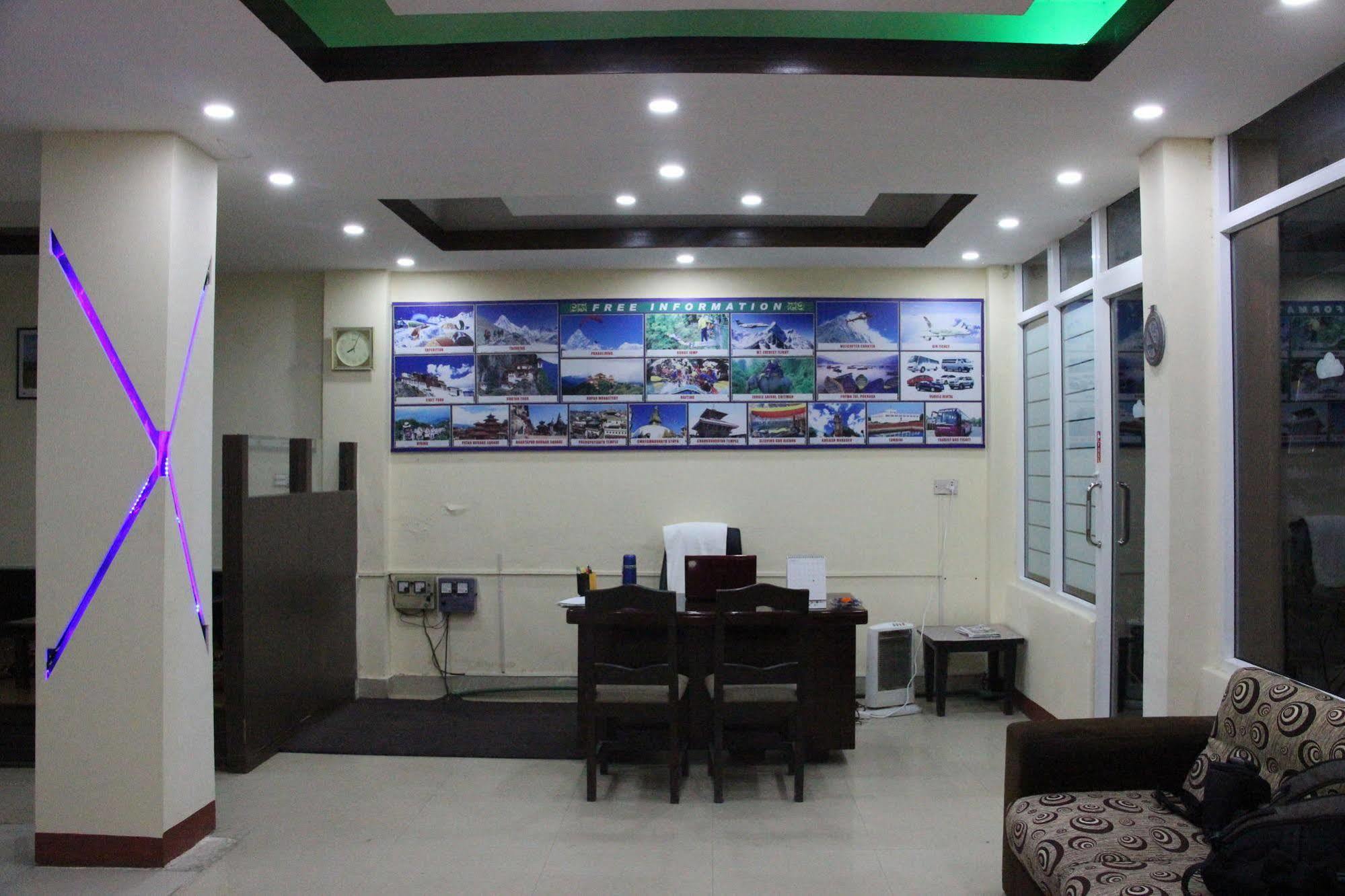 Oyo 153 Aster Hotel Nepal カトマンズ エクステリア 写真