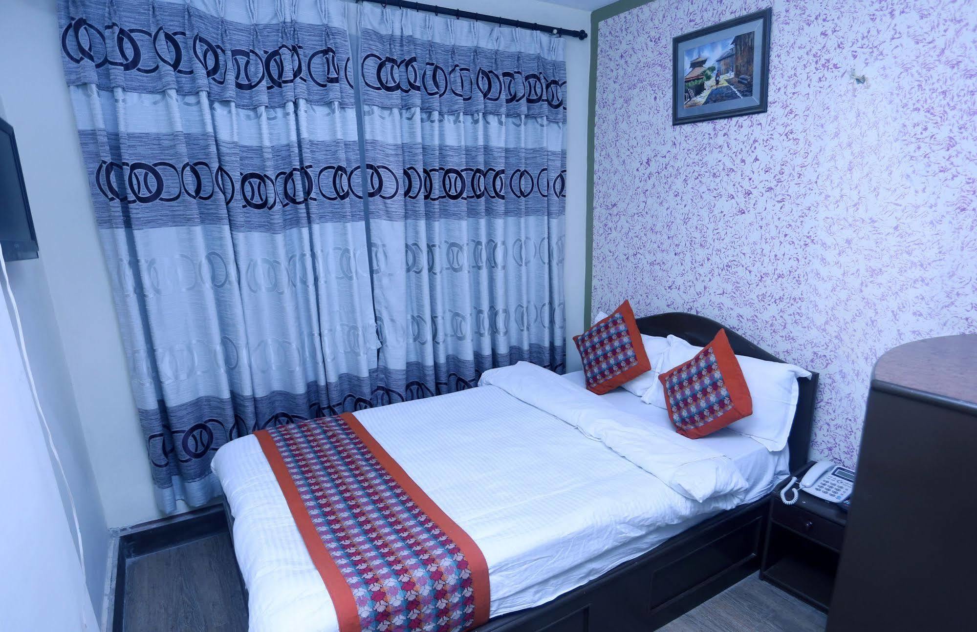 Oyo 153 Aster Hotel Nepal カトマンズ エクステリア 写真