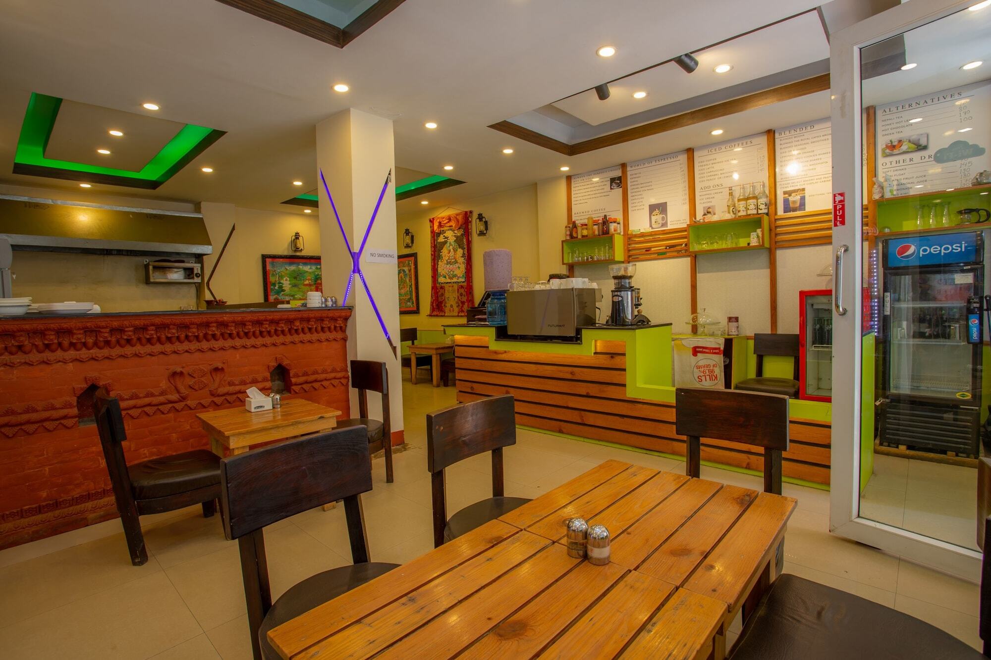 Oyo 153 Aster Hotel Nepal カトマンズ エクステリア 写真